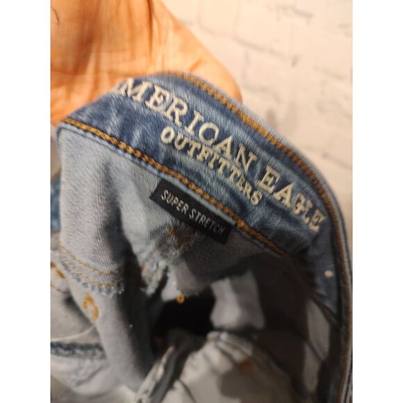 American Eagle stretchy mid-length shorts size 4 * - Picture 4 of 4